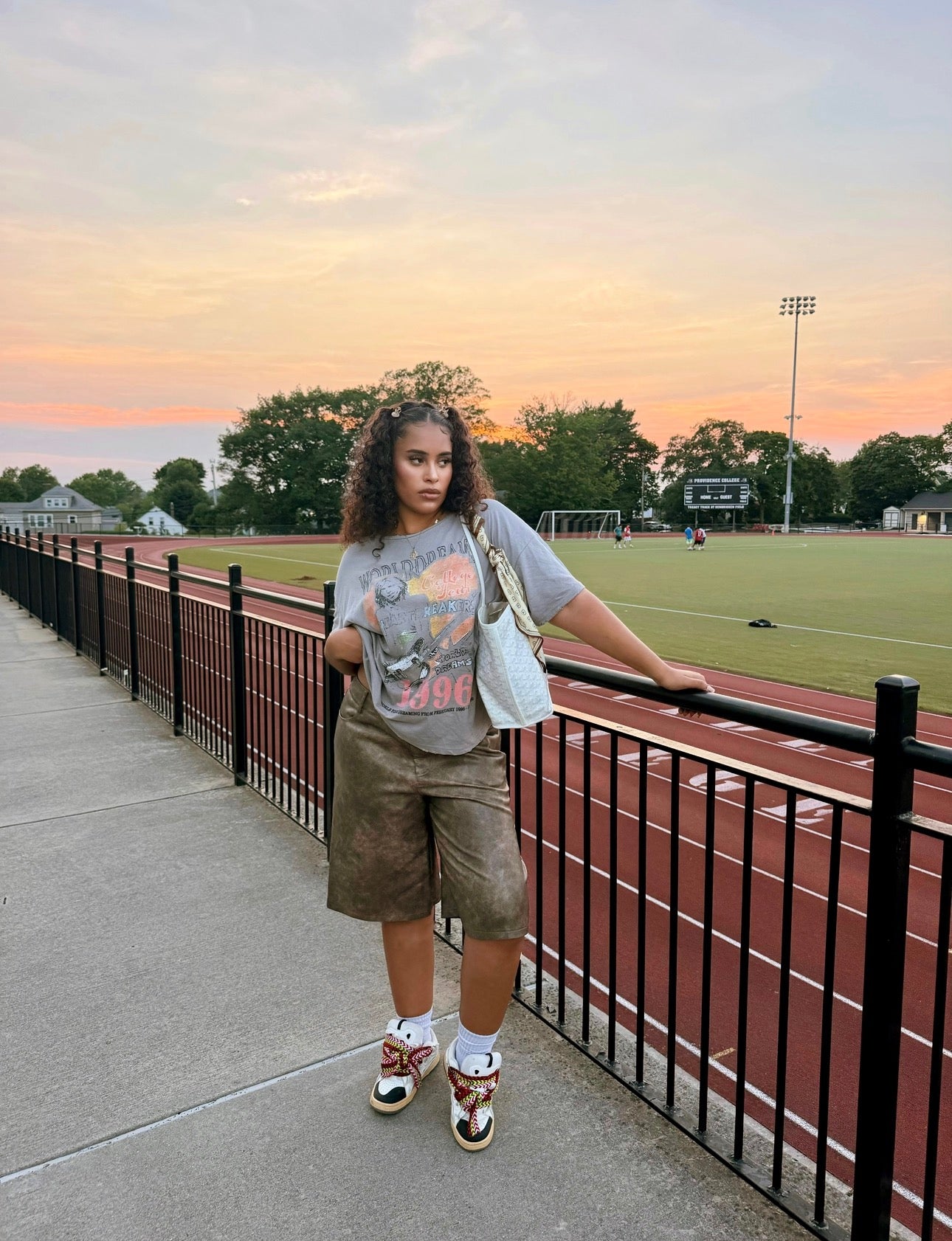 COLLEGE TOUR TEE