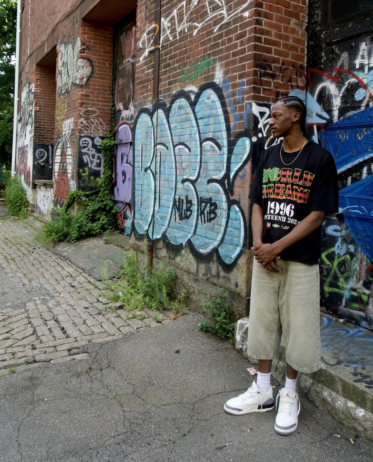 EVERYONE HAS DREAMS TEE (BLACK)