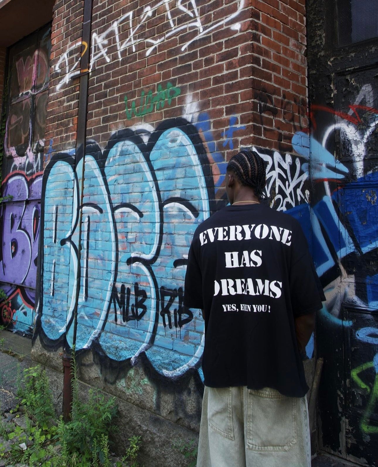 EVERYONE HAS DREAMS TEE (BLACK)
