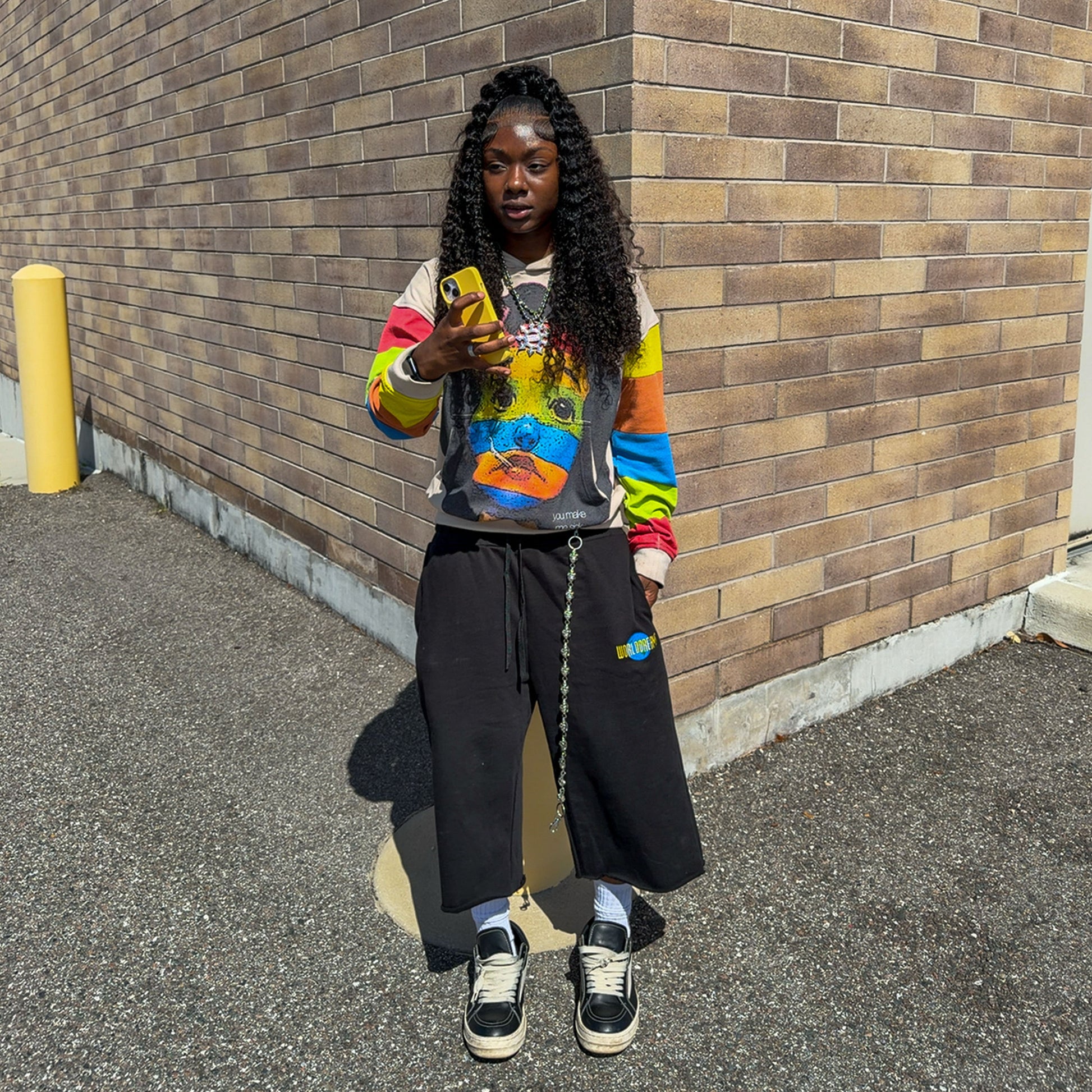 GLOBE SWEAT SHORTS