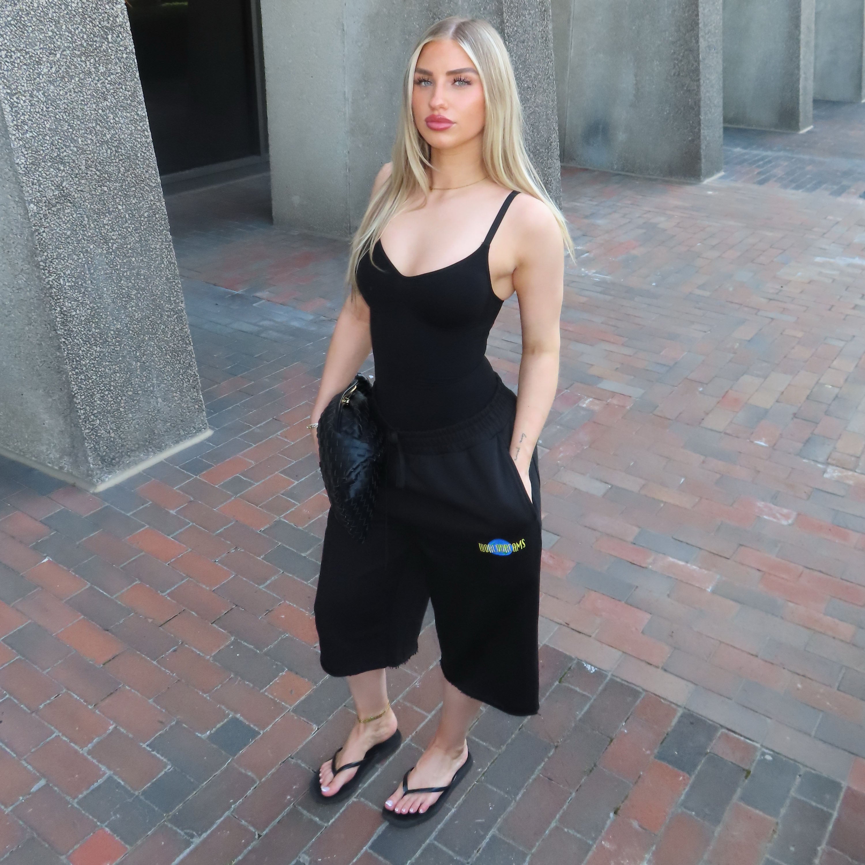 GLOBE SWEAT SHORTS
