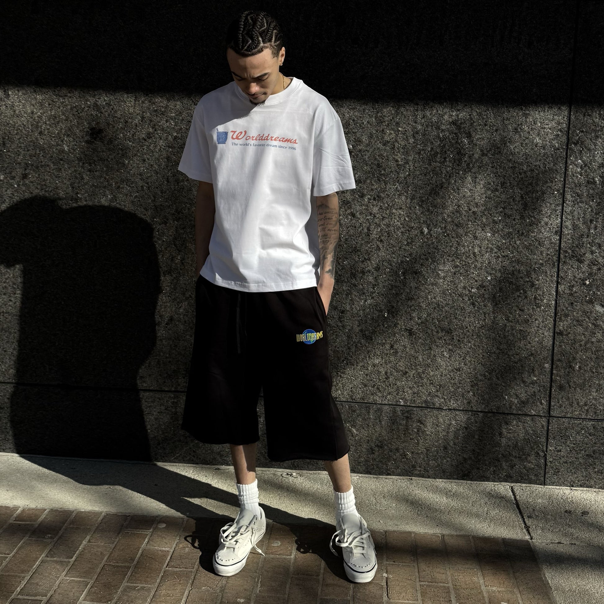 GLOBE SWEAT SHORTS